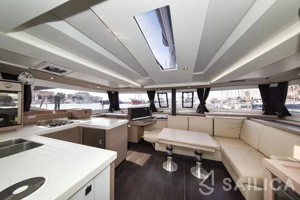 Astréa 42 - Yacht Charter Sailica