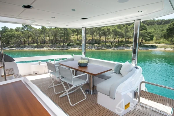 Azimut 78 - Yacht Charter Sailica