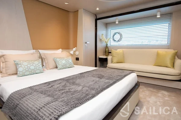 Azimut 78 - Yacht Charter Sailica