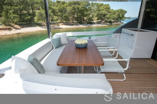 Azimut 78 - Yacht Charter Sailica