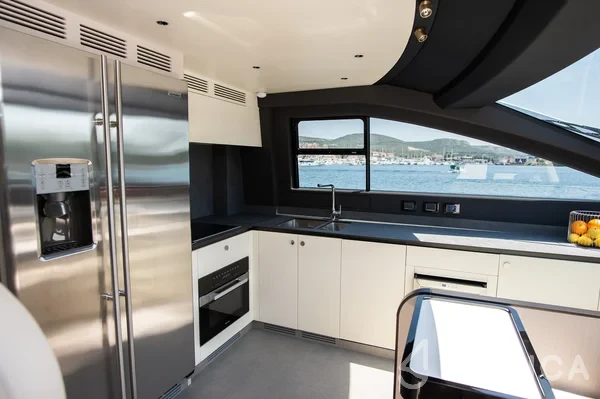 Azimut 78 - Yacht Charter Sailica