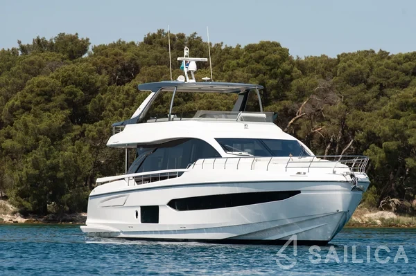 Azimut 78 - Yacht Charter Sailica