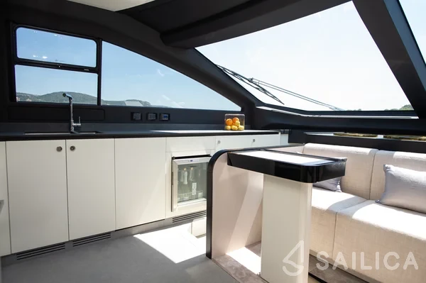 Azimut 78 - Yacht Charter Sailica