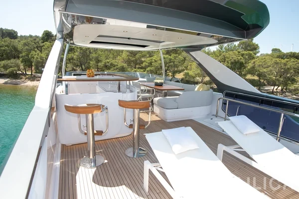 Azimut 78 - Yacht Charter Sailica
