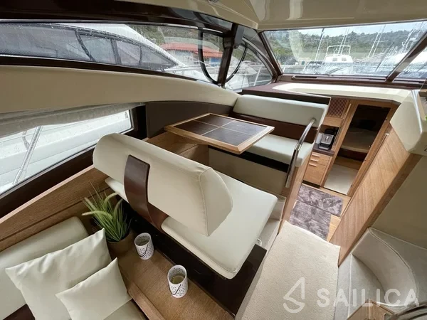 Azimut 47 - Yacht Charter Sailica
