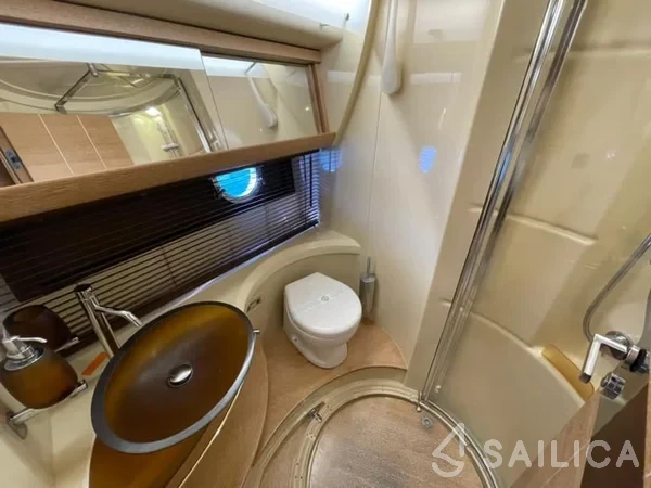 Azimut 47 - Yacht Charter Sailica