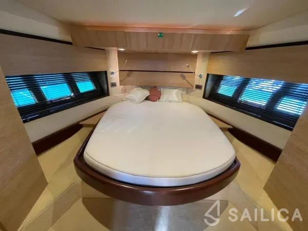 Azimut 47 - Yacht Charter Sailica