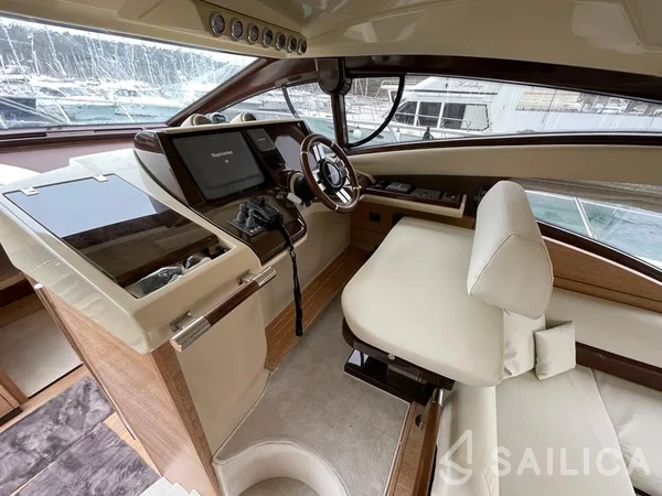Azimut 47 - Yacht Charter Sailica