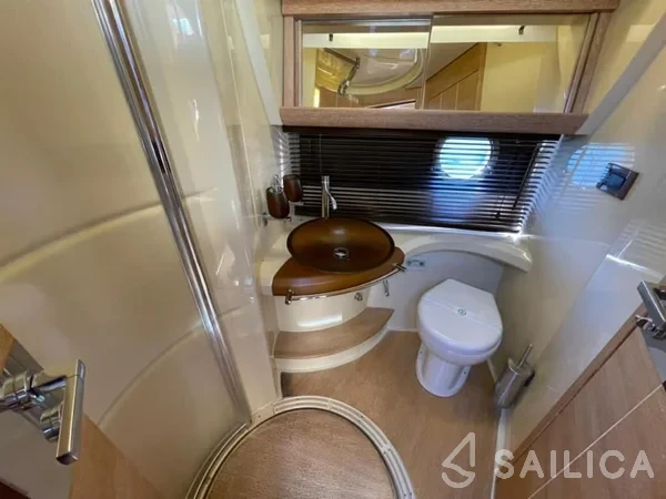 Azimut 47 - Yacht Charter Sailica