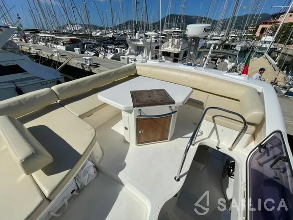 Azimut 47 - Yacht Charter Sailica