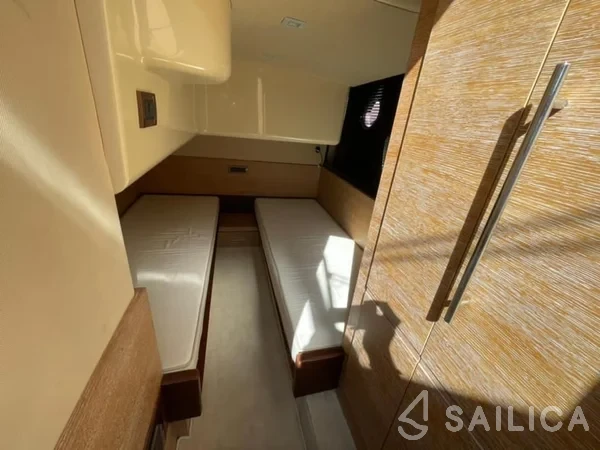 Azimut 47 - Yacht Charter Sailica