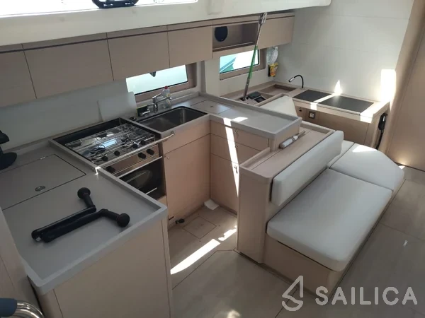 Oceanis 51.1 - Yacht Charter Sailica