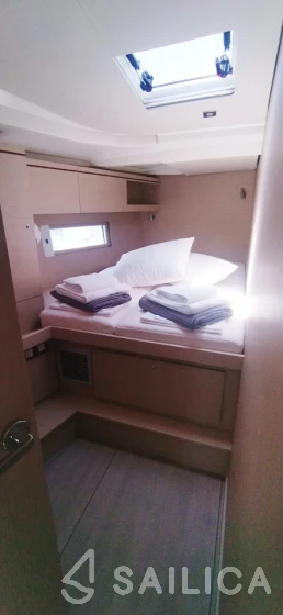 Oceanis 51.1 - Yacht Charter Sailica