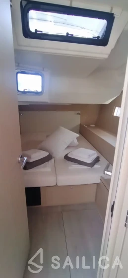 Oceanis 51.1 - Yacht Charter Sailica
