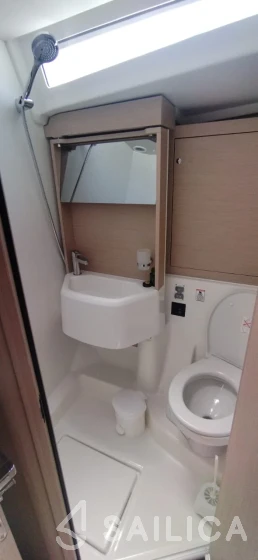Oceanis 51.1 - Yacht Charter Sailica