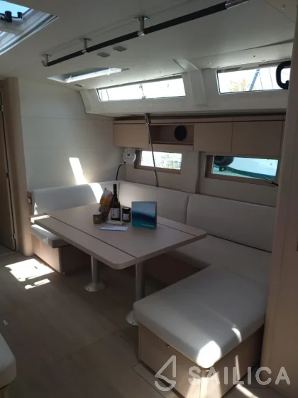 Oceanis 51.1 - Yacht Charter Sailica