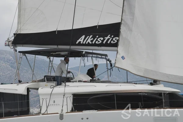 Lagoon 450  Flybridge - Yacht Charter Sailica