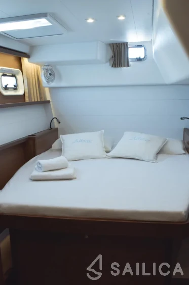 Lagoon 450  Flybridge - Yacht Charter Sailica
