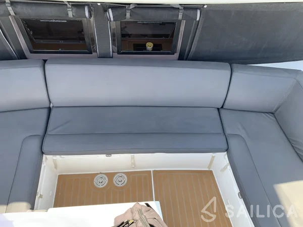 Lagoon 450  Flybridge - Yacht Charter Sailica