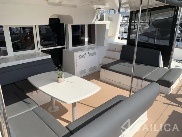Lagoon 450  Flybridge - Yacht Charter Sailica