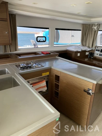 Lagoon 450  Flybridge - Yacht Charter Sailica