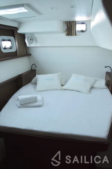 Lagoon 450  Flybridge - Yacht Charter Sailica