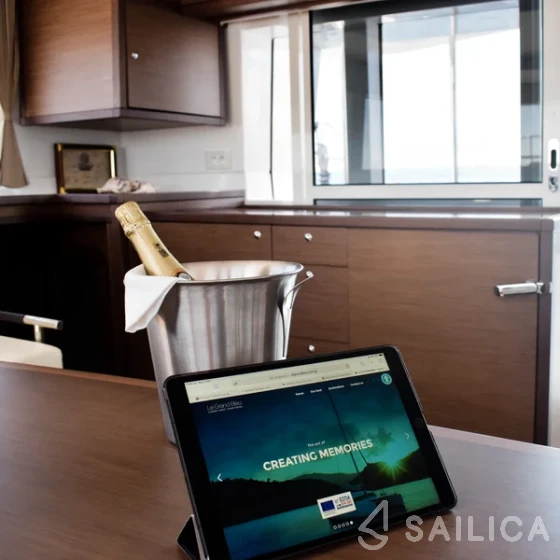 Lagoon 450  Flybridge - Yacht Charter Sailica
