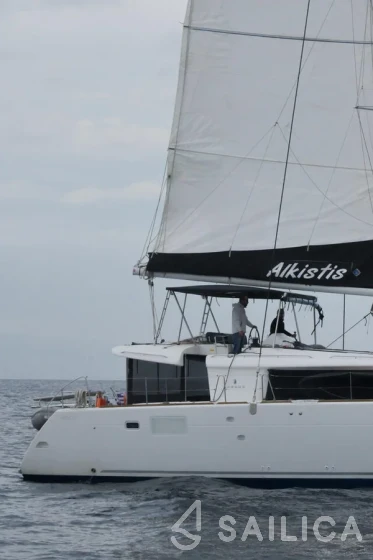 Lagoon 450  Flybridge - Yacht Charter Sailica