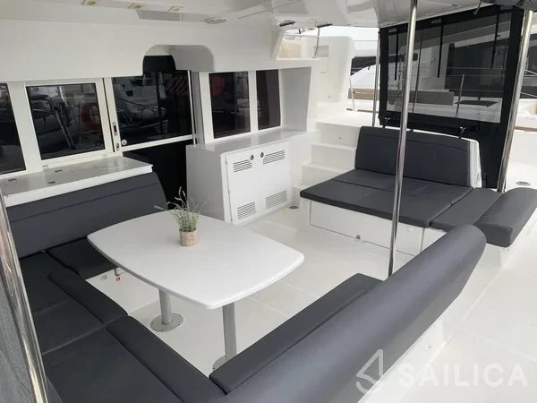 Lagoon 450  Flybridge - Yacht Charter Sailica