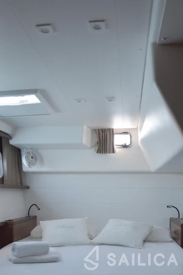 Lagoon 450  Flybridge - Yacht Charter Sailica