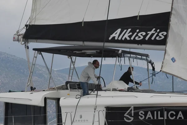 Lagoon 450  Flybridge - Yacht Charter Sailica