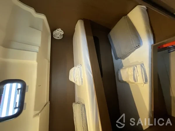 Oceanis 51.1 - Yacht Charter Sailica