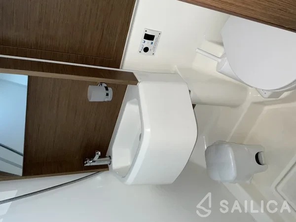 Oceanis 51.1 - Yacht Charter Sailica