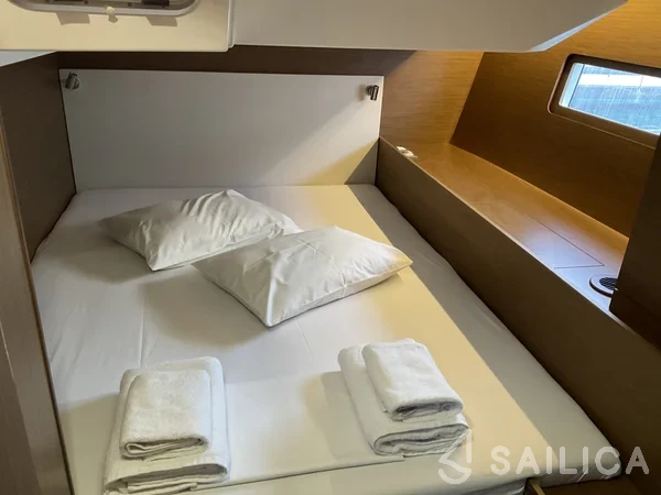 Oceanis 51.1 - Yacht Charter Sailica