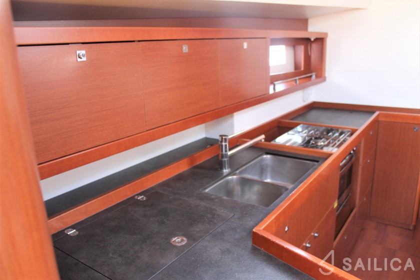 Oceanis 45 - Yacht Charter Sailica