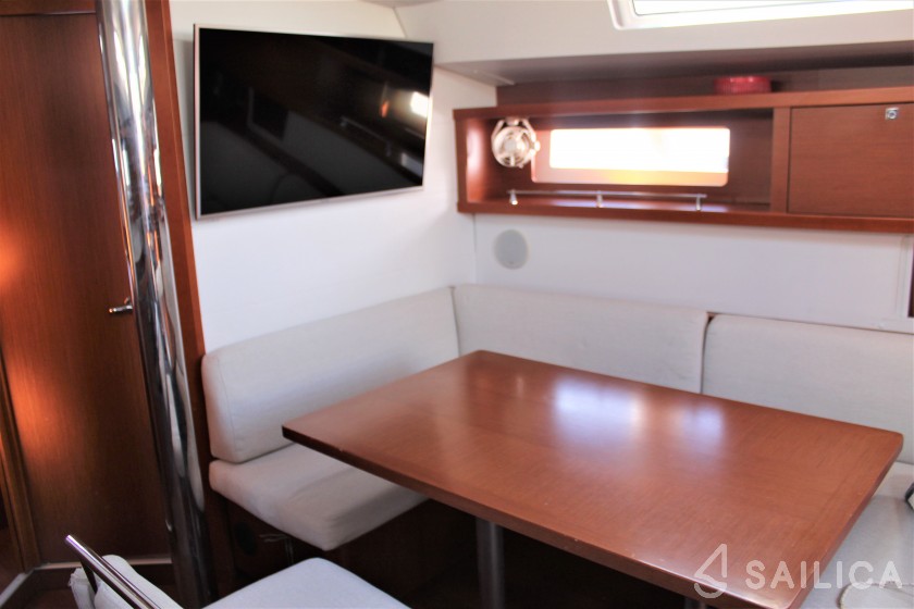 Oceanis 45 - Yacht Charter Sailica