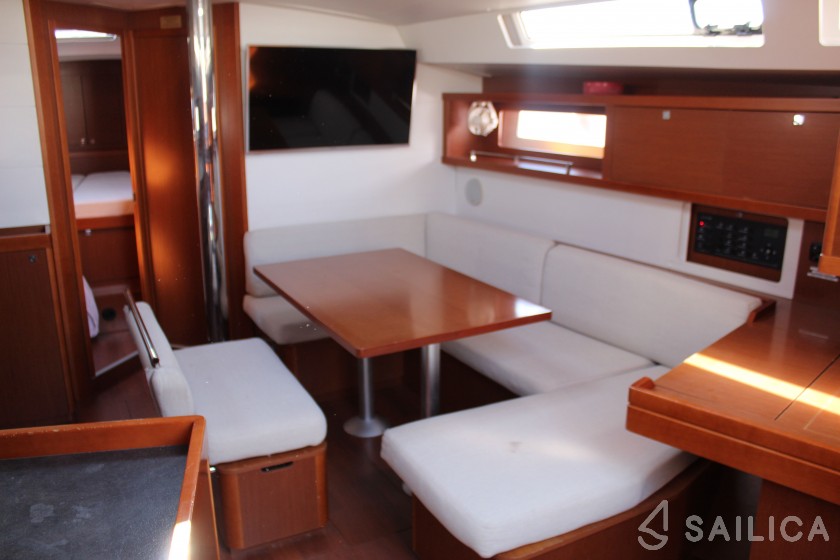 Oceanis 45 - Yacht Charter Sailica