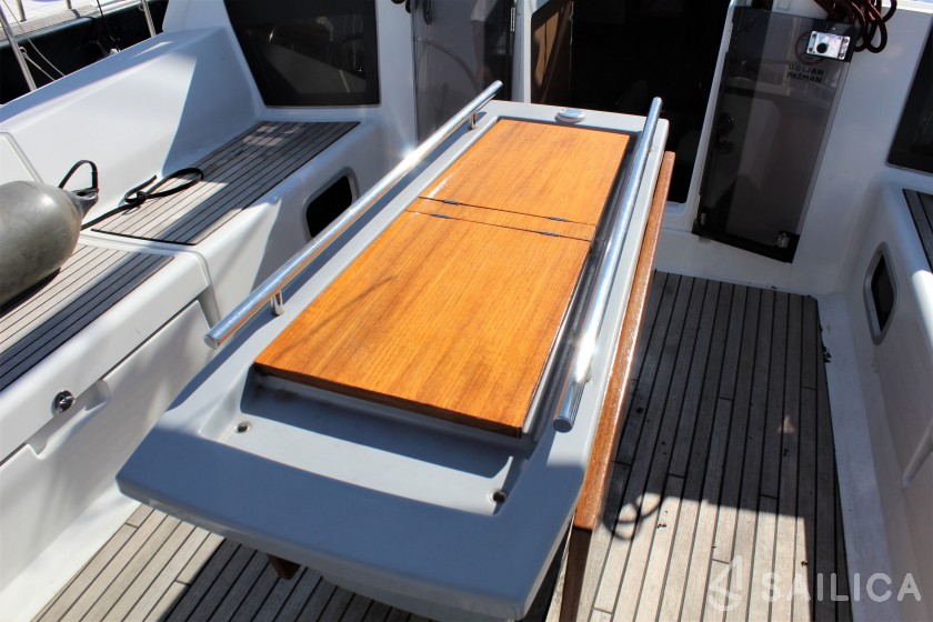 Oceanis 45 - Yacht Charter Sailica