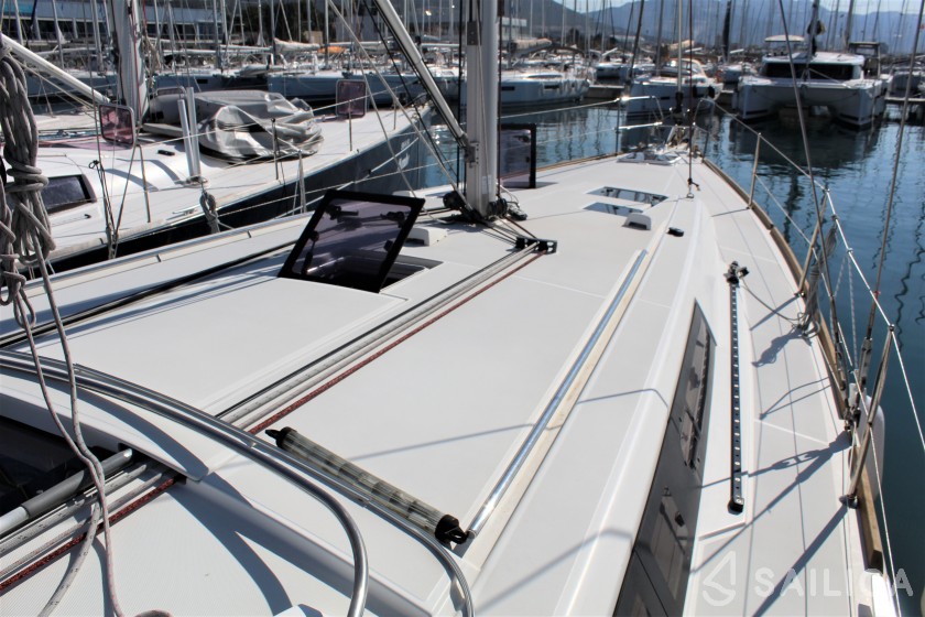 Oceanis 45 - Yacht Charter Sailica