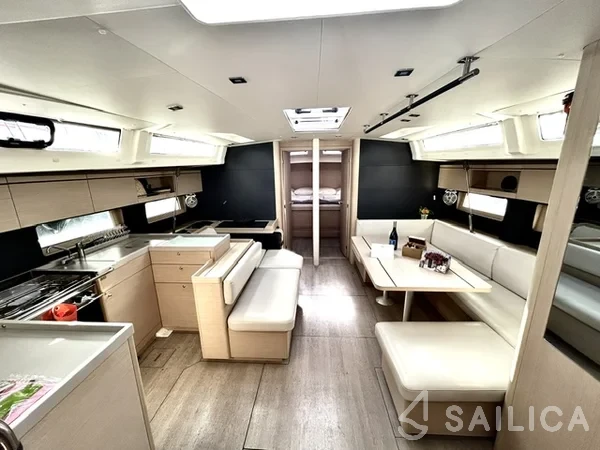 Oceanis 51.1 - Yacht Charter Sailica