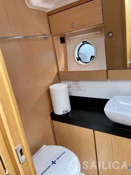 Bavaria Virtess 420 Fly - Yacht Charter Sailica