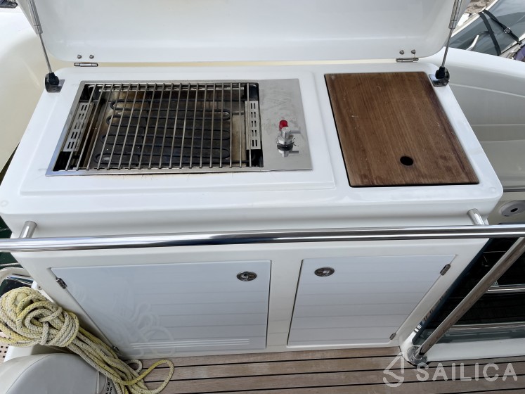 Bavaria Virtess 420 Fly - Yacht Charter Sailica