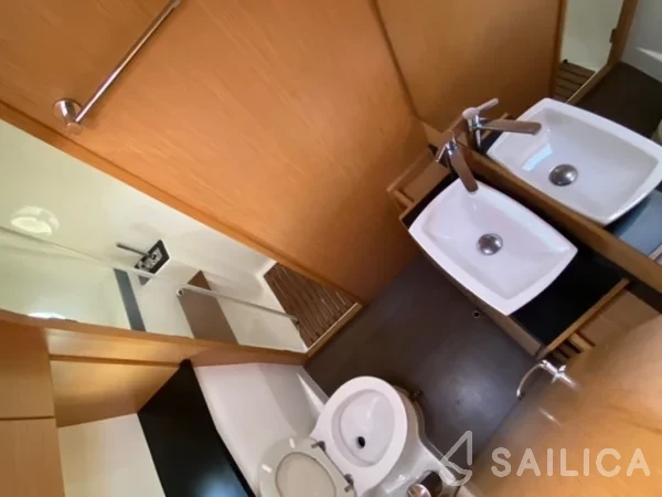 Bavaria Virtess 420 Fly - Yacht Charter Sailica