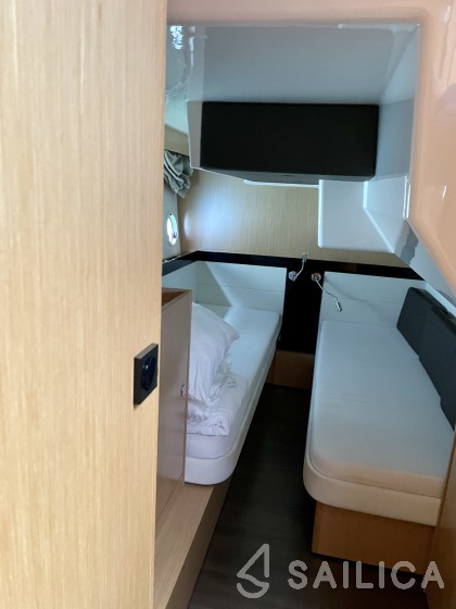 Bavaria Virtess 420 Fly - Yacht Charter Sailica