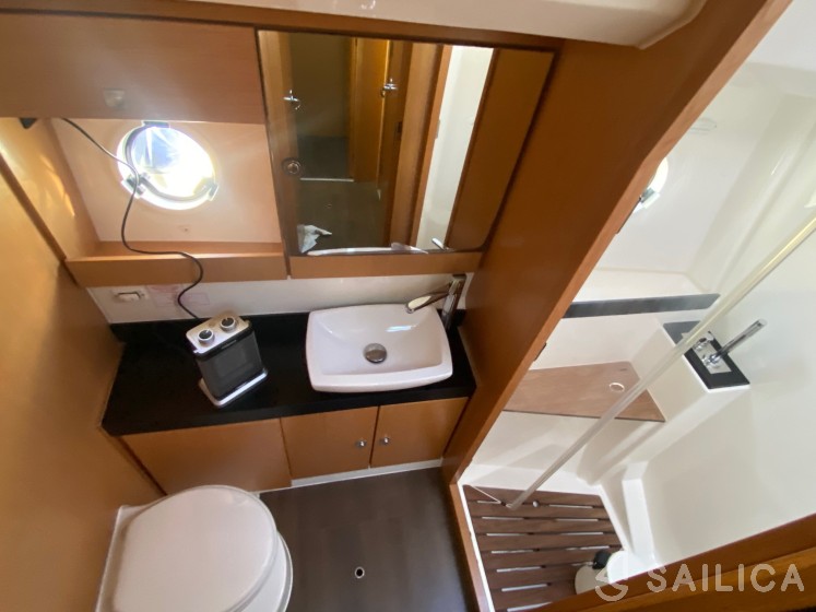 Bavaria Virtess 420 Fly - Yacht Charter Sailica