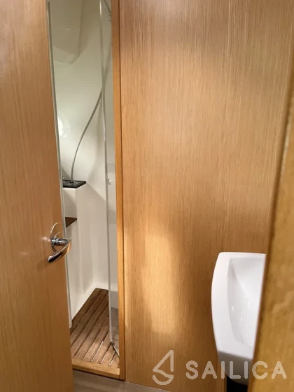 Bavaria Virtess 420 Fly - Yacht Charter Sailica