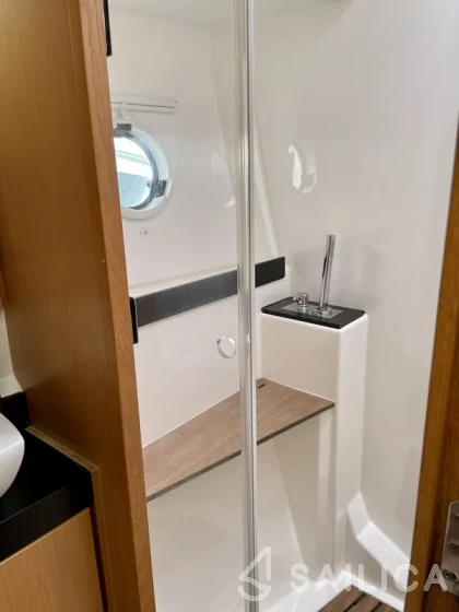 Bavaria Virtess 420 Fly - Yacht Charter Sailica