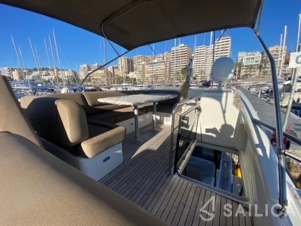 Bavaria Virtess 420 Fly - Yacht Charter Sailica