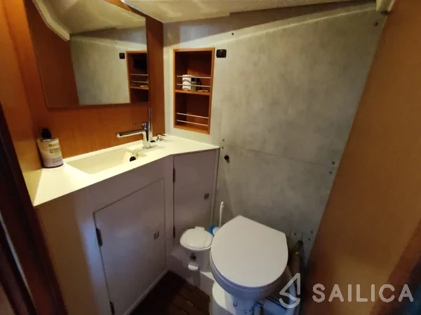 Bavaria C42 - Yacht Charter Sailica