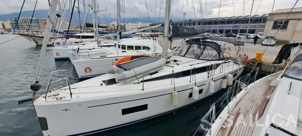 Bavaria C42 - Yacht Charter Sailica